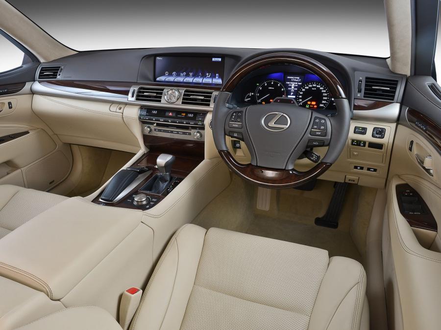  Lexus LS460 2013 года  (ZA) (фото 5 из 8)